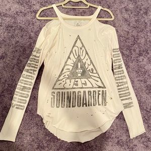 Cold Shoulder Graphic Long Sleeve Tee